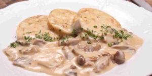 Seitan becomes irresistible with mushrooms and truffles: the perfect recipe for autumn