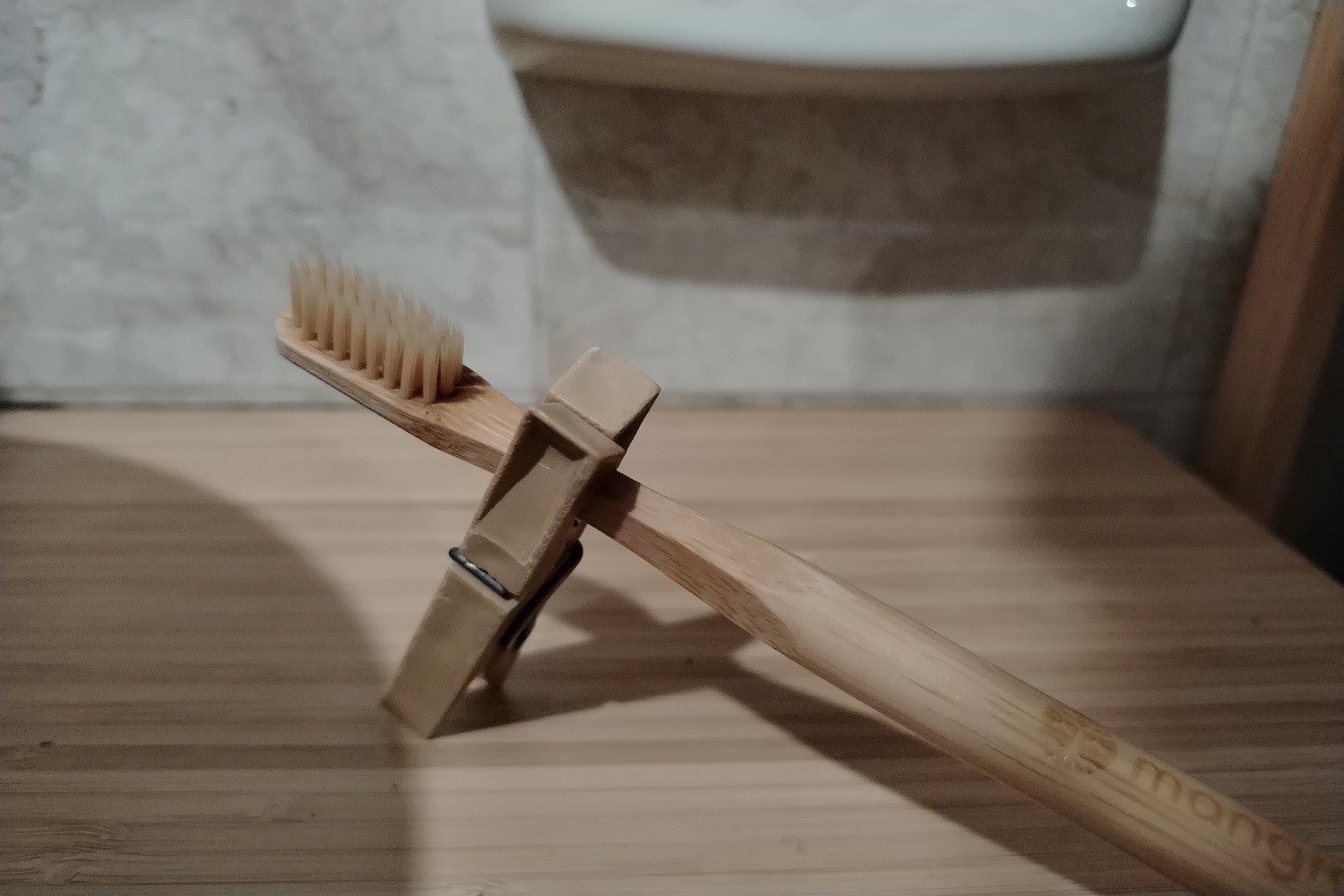 spazzolino su molletta