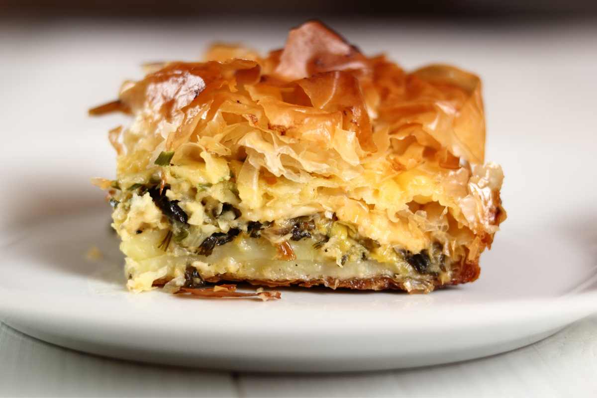 rustic cake with phillo paste leeks and potatoes