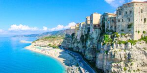 Tropea is not just the sea: I’ll explain why in the evening you really can’t miss a visit to the center (after a breathtaking sunset on the beach)