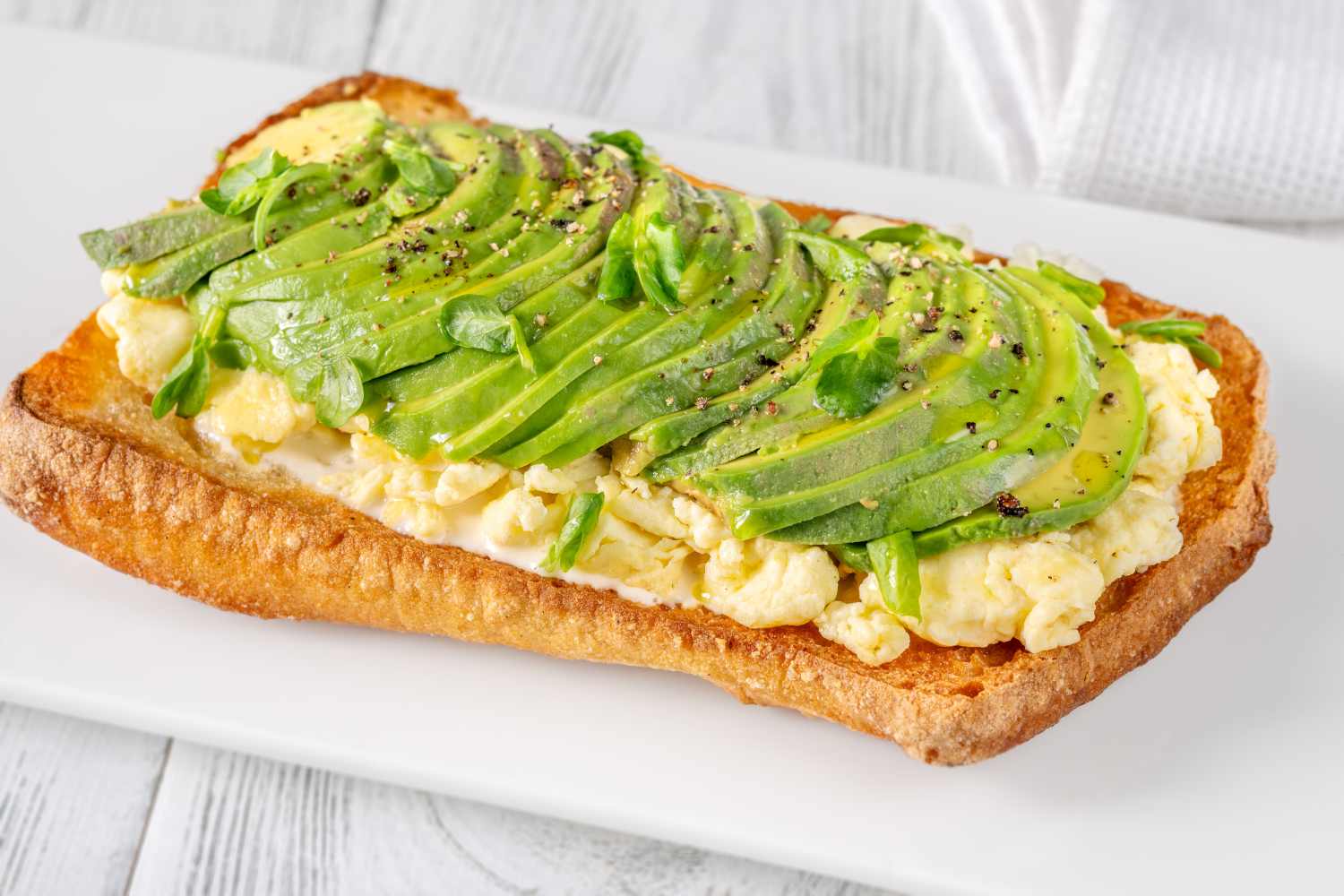 Toast with avocado and scrambled tofu