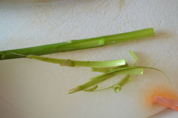 clean asparagus