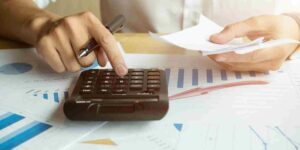 Eni discount of 30% on electricity and gas bills: the price list rises by 21% and triggers a report to the Antitrust