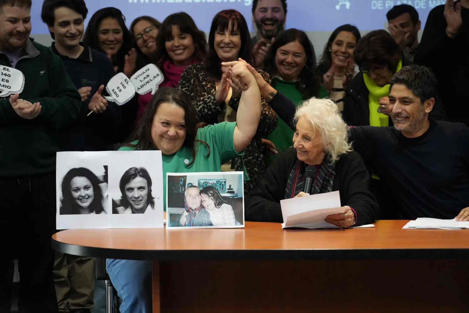Abuelas de Plaza de Mayo