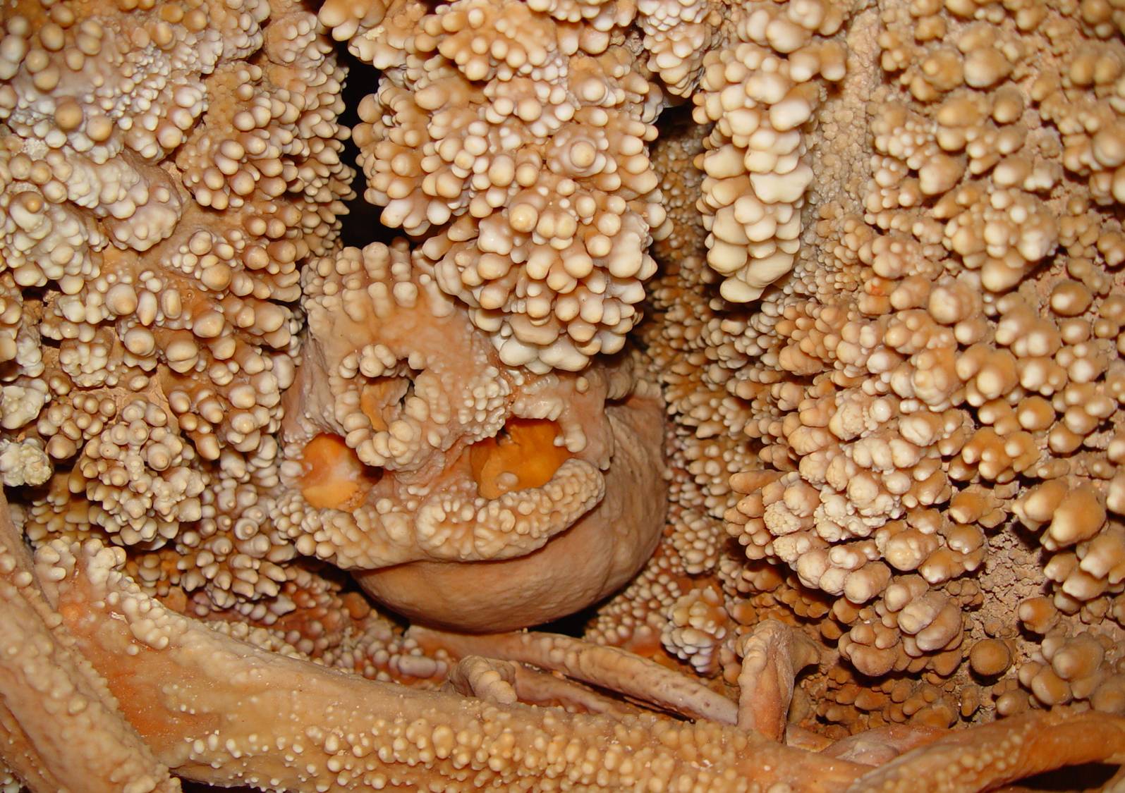 Lamalunga cave 