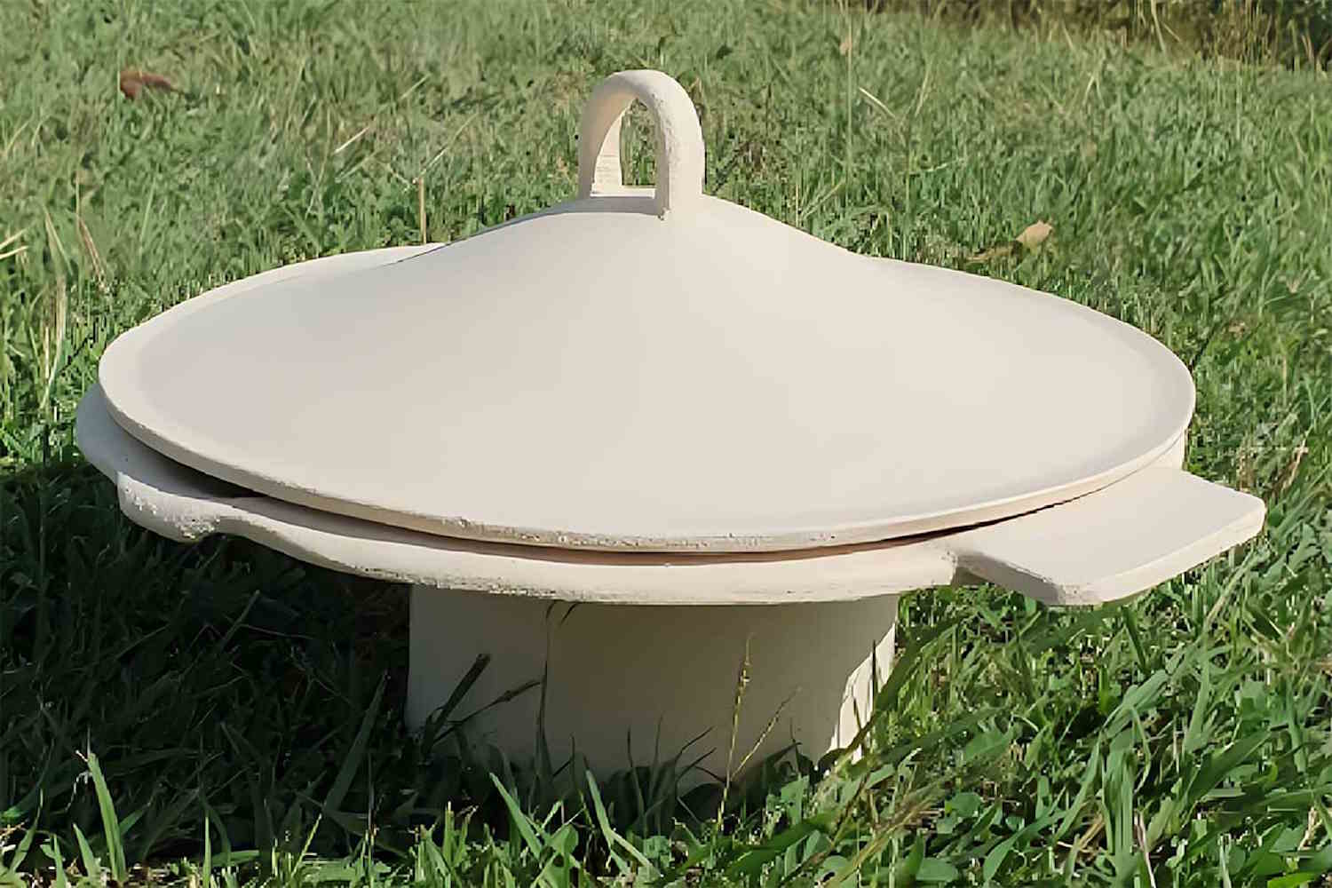 This terracotta device transforms sea water into drinking water without electricity