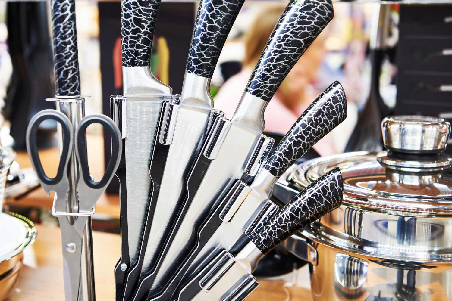 Kitchen knives stored
