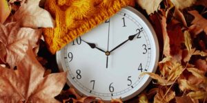 Tonight solar time returns: when to move the hands (and how much we saved in 2026 with summer time)