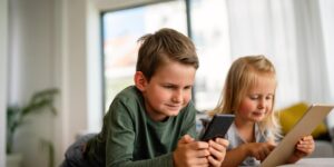 Before you give your child a smartphone at 12, read this study
