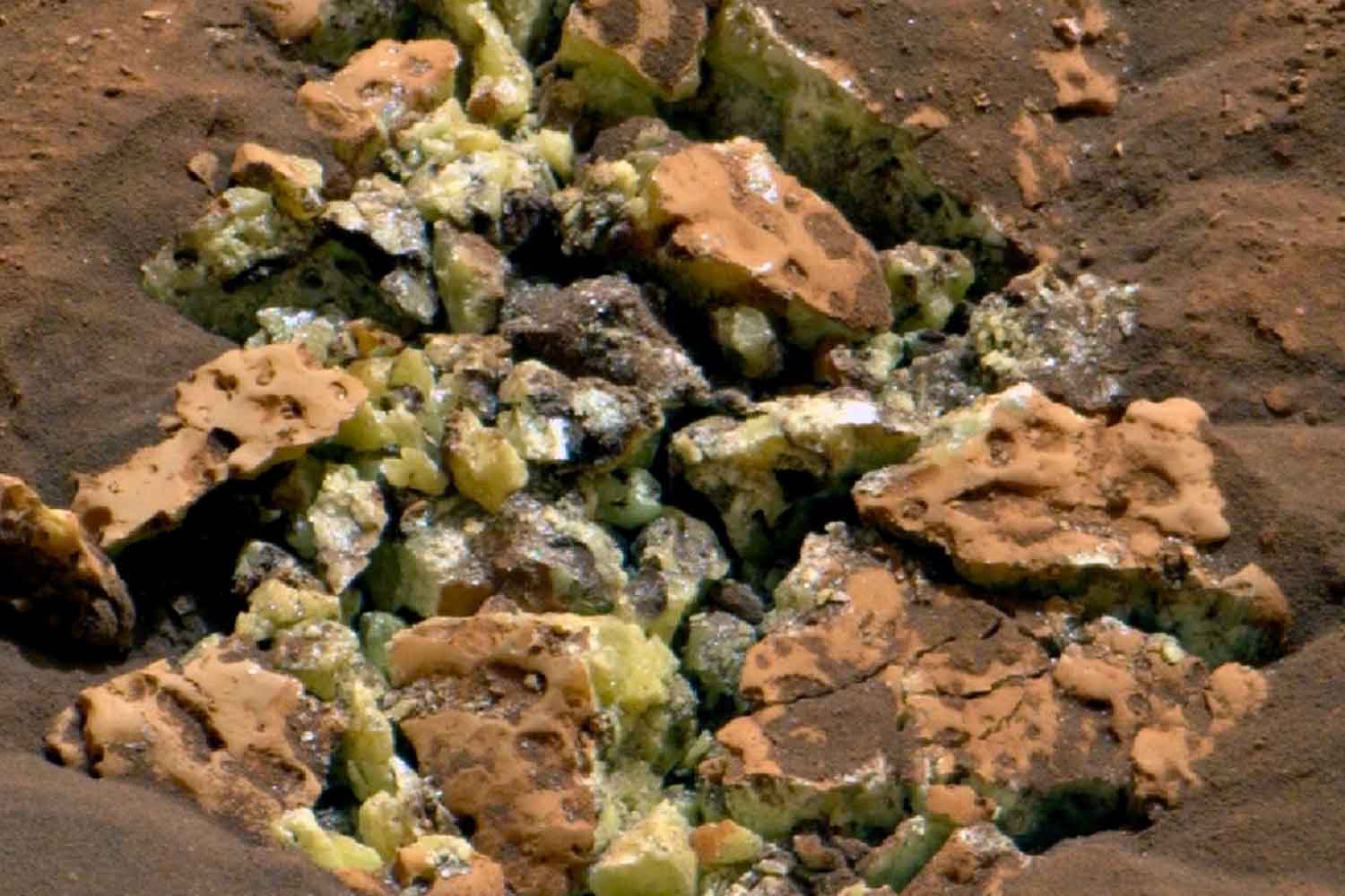 Curiosity ha aperto una roccia su Marte