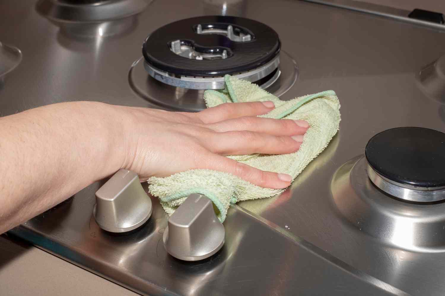 pulire piano cottura