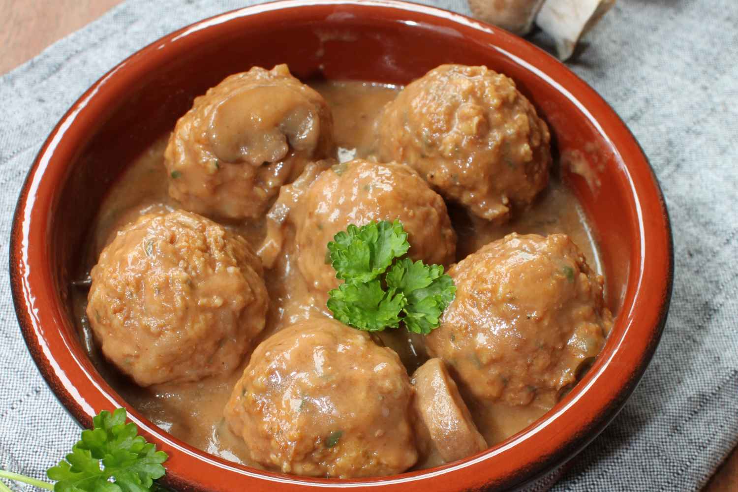 Lentil meatballs with mushroom sauce