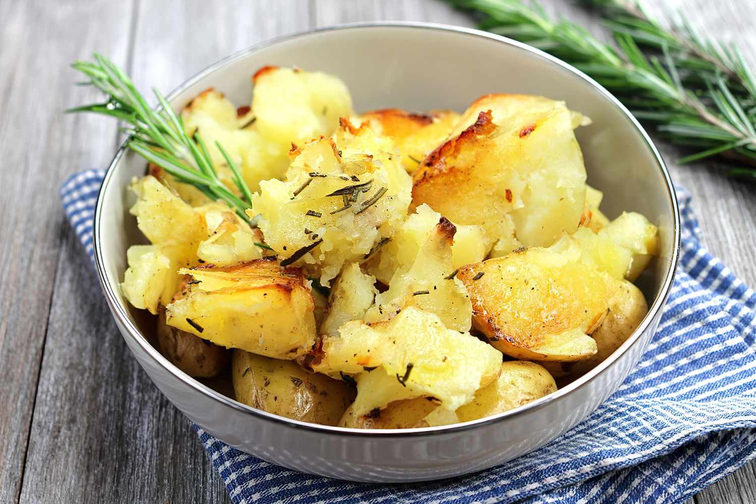 baked potatoes with rosemary
