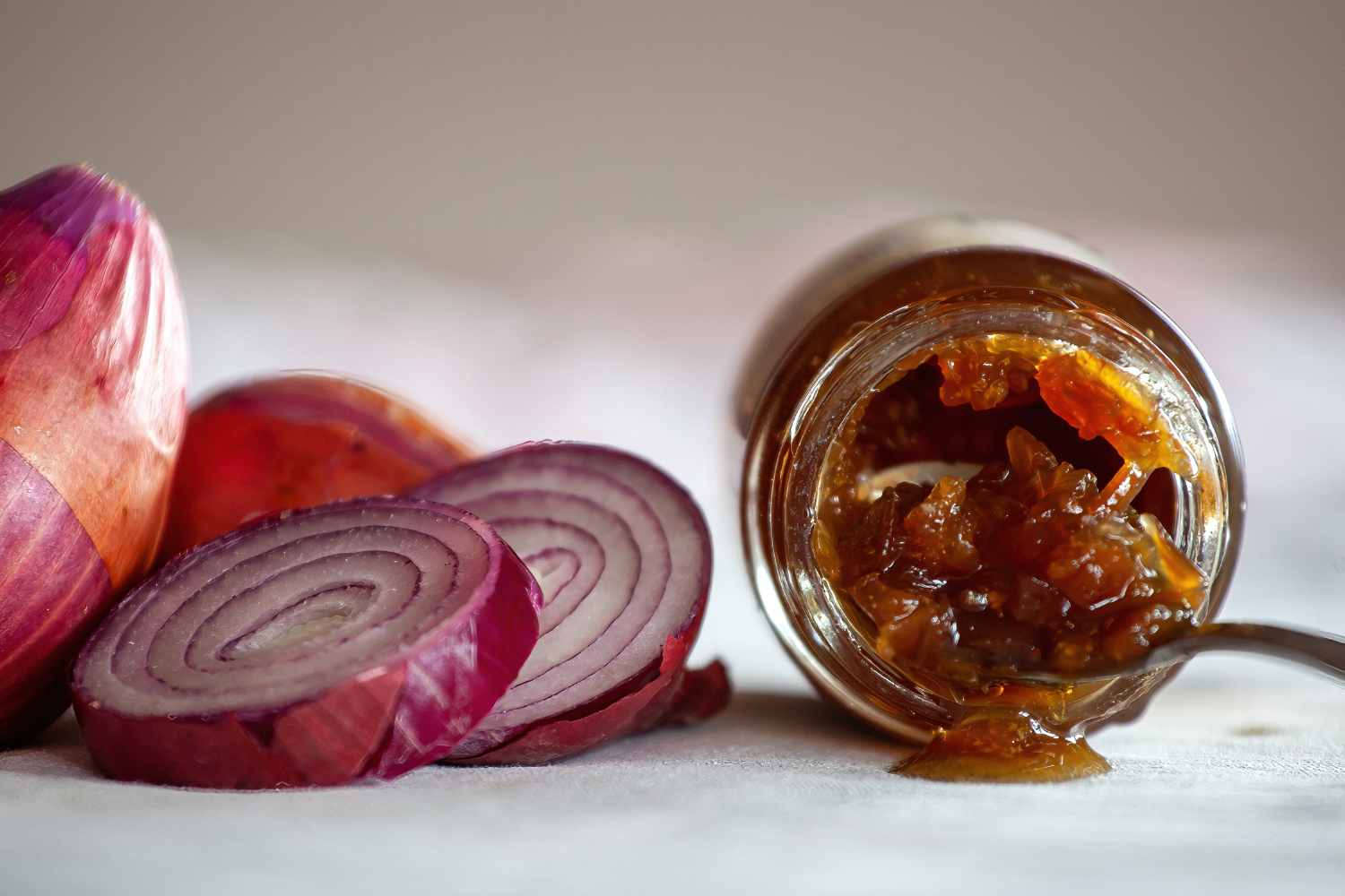 Calabrian mustard with red onions