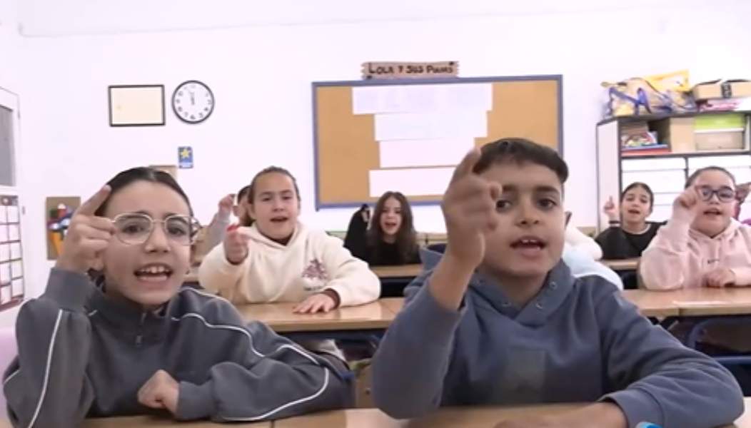 Elementary school children transform Rosalía's song "La perla" into an anti-bullying anthem (to be listened to in every school)