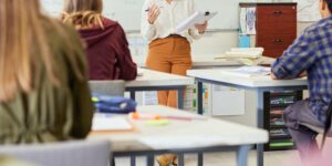 400 euros more per month for teachers and school collaborators: guidelines on salary increases approved in South Tyrol