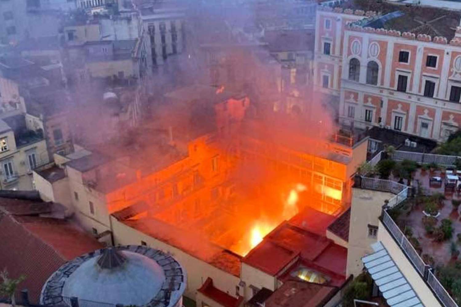 Incendio teatro