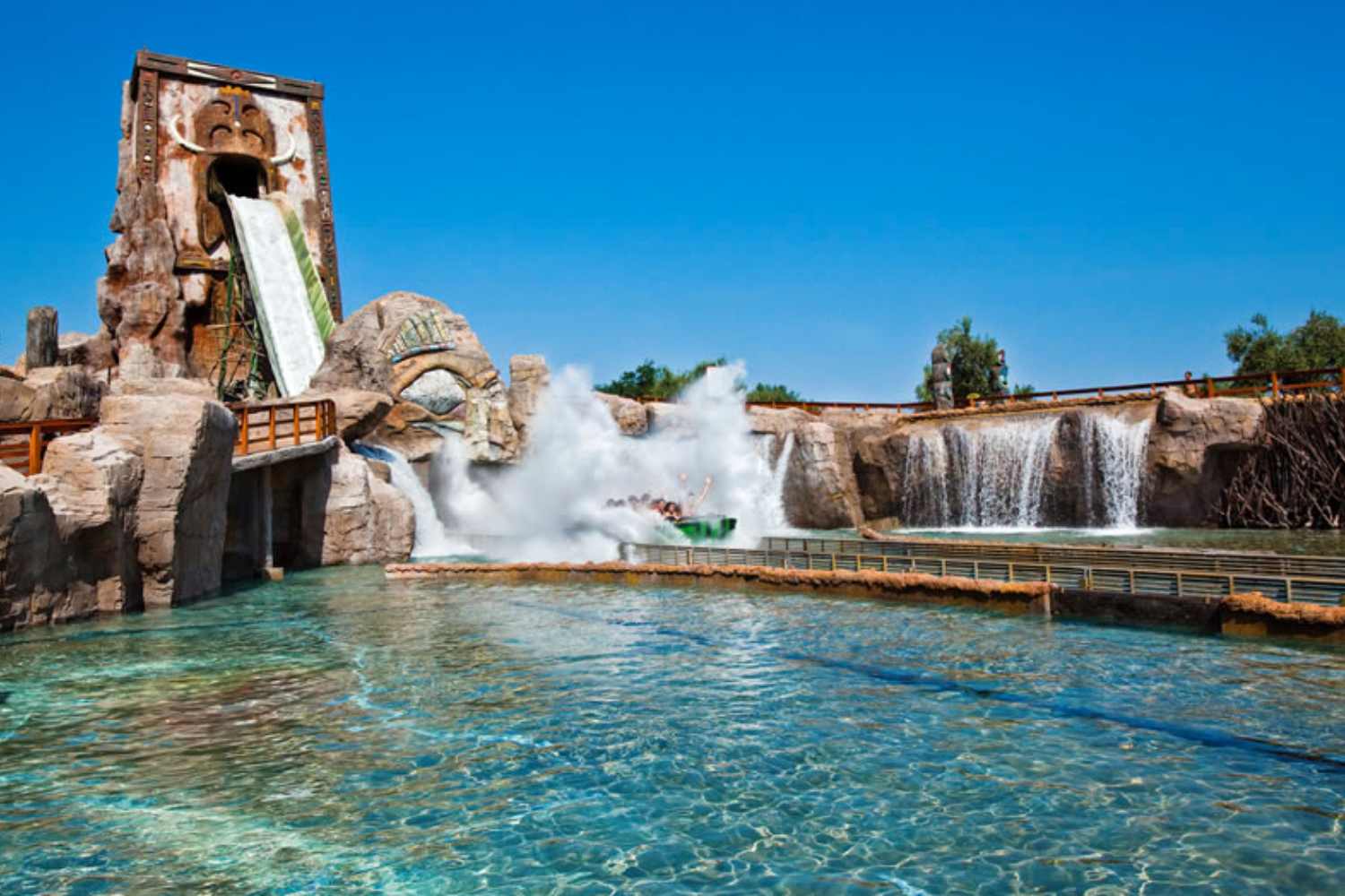 Waste set on fire and inadequate purification plants: seizure starts for Etnaland, the largest water park in Sicily