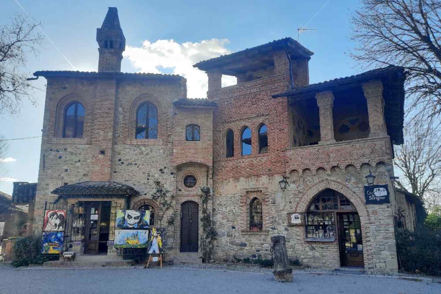 I went to Grazzano Visconti, the Emilian village that seems to have come out of the Harry Potter books (complete with a Haunted Emporium)