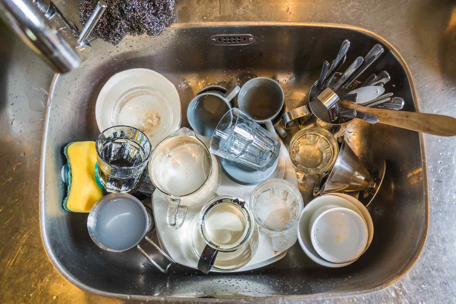You clean the sink every day but maybe you do it the wrong way: here are the most common mistakes