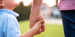 For fathers there is nothing to celebrate: in Italy 1 in 3 does not take advantage of paternity leave (just 10 days)