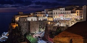 Pizzo Calabro, what you absolutely must see in the splendid village overlooking the sea (in addition to tasting the iconic ice cream truffle)