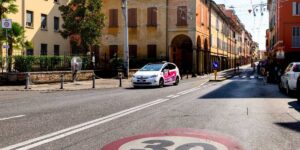 Bologna returns to “Città 30”: new limits on 258 km of roads (after the stop imposed by the TAR)