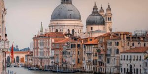 Venice towards a 30 euro entrance ticket to combat mass tourism: but are we sure it’s really the solution?