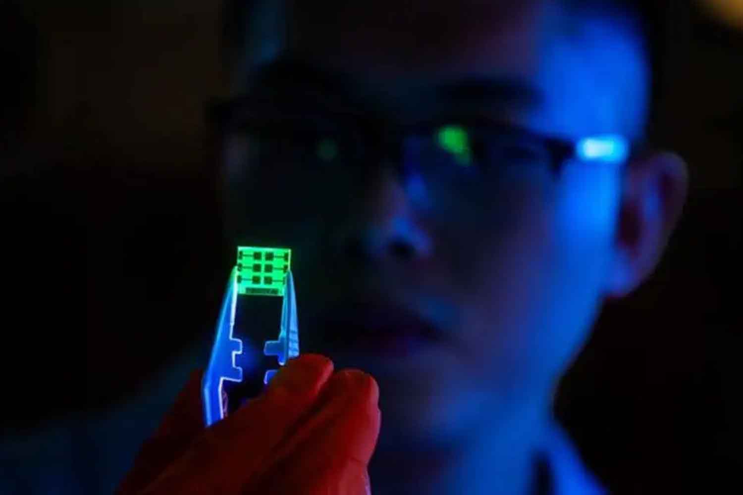 LED a perovskite