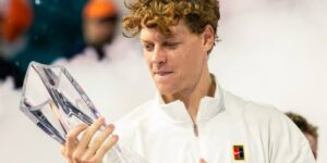 Jannik Sinner stops for the whole of 2026, goodbye to number 1 in the ranking: “I have to take care of my knee”