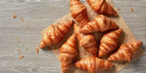 She asks for a vegan croissant, but they serve her the one with milk and she goes into anaphylactic shock: is there still too much superficiality about food allergies?
