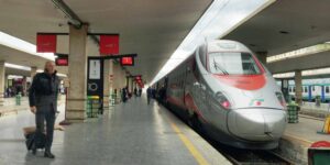 Trenitalia cancels the Smart Carnet: sales will stop from 1 November (and controversy breaks out)