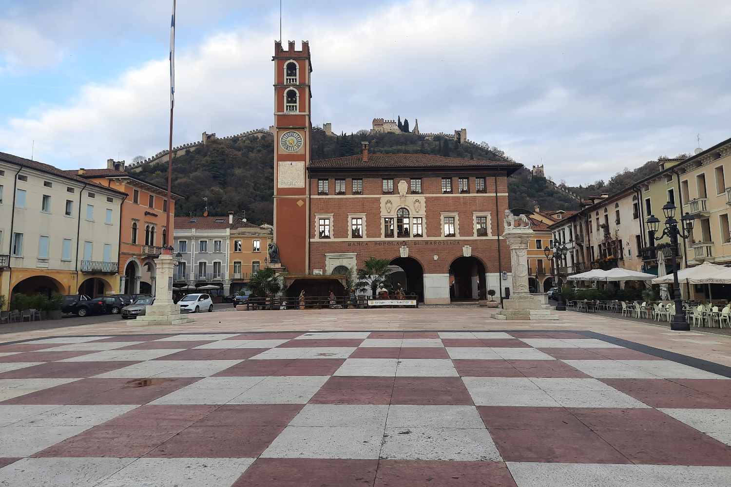 I'll take you with me to Marostica, the city of living chess (and you'll feel like you're living the famous scene from the Harry Potter film)