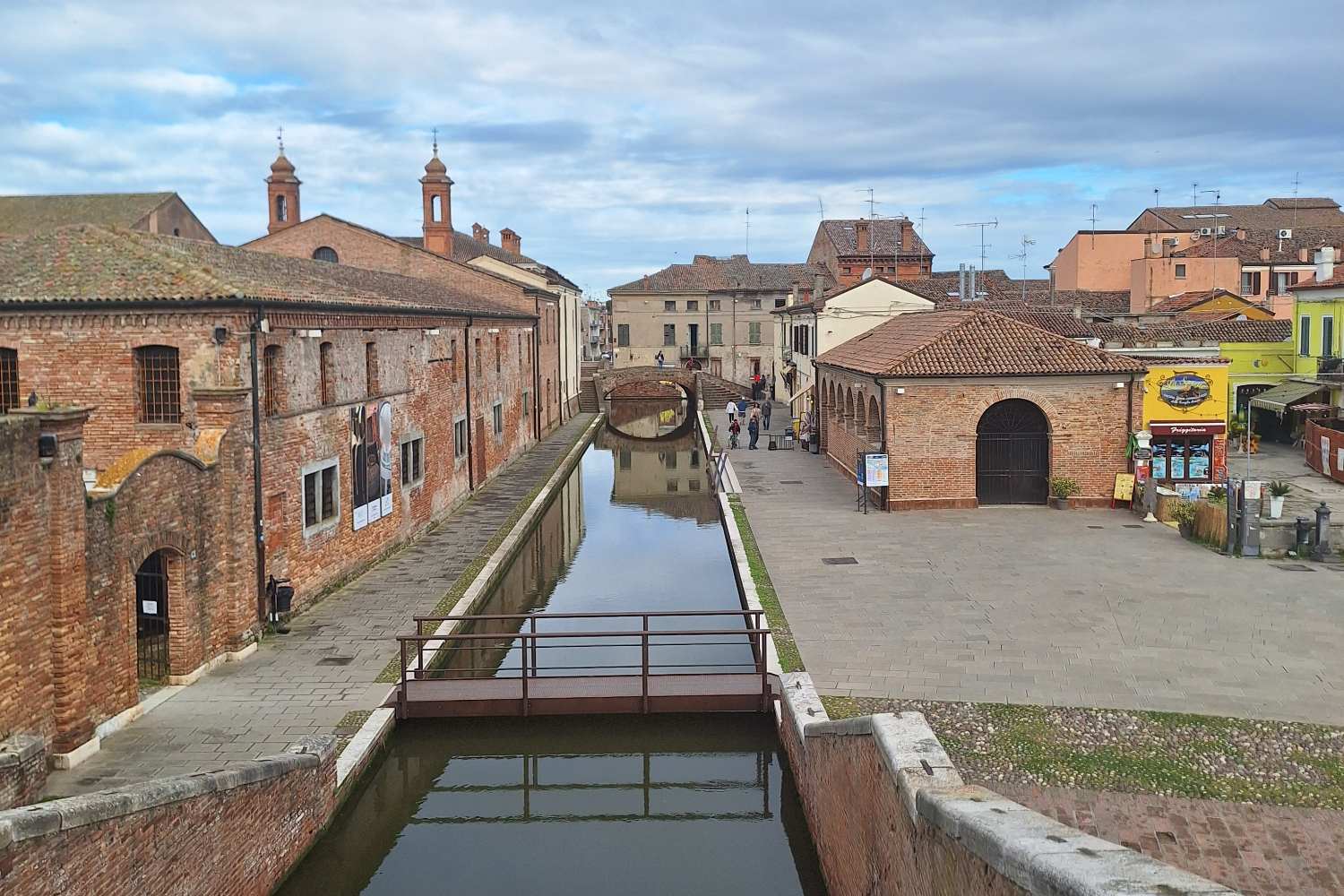 I was in Comacchio, the "little Venice" of Emilia and I'll tell you about an experience you absolutely must have surrounded by flamingos