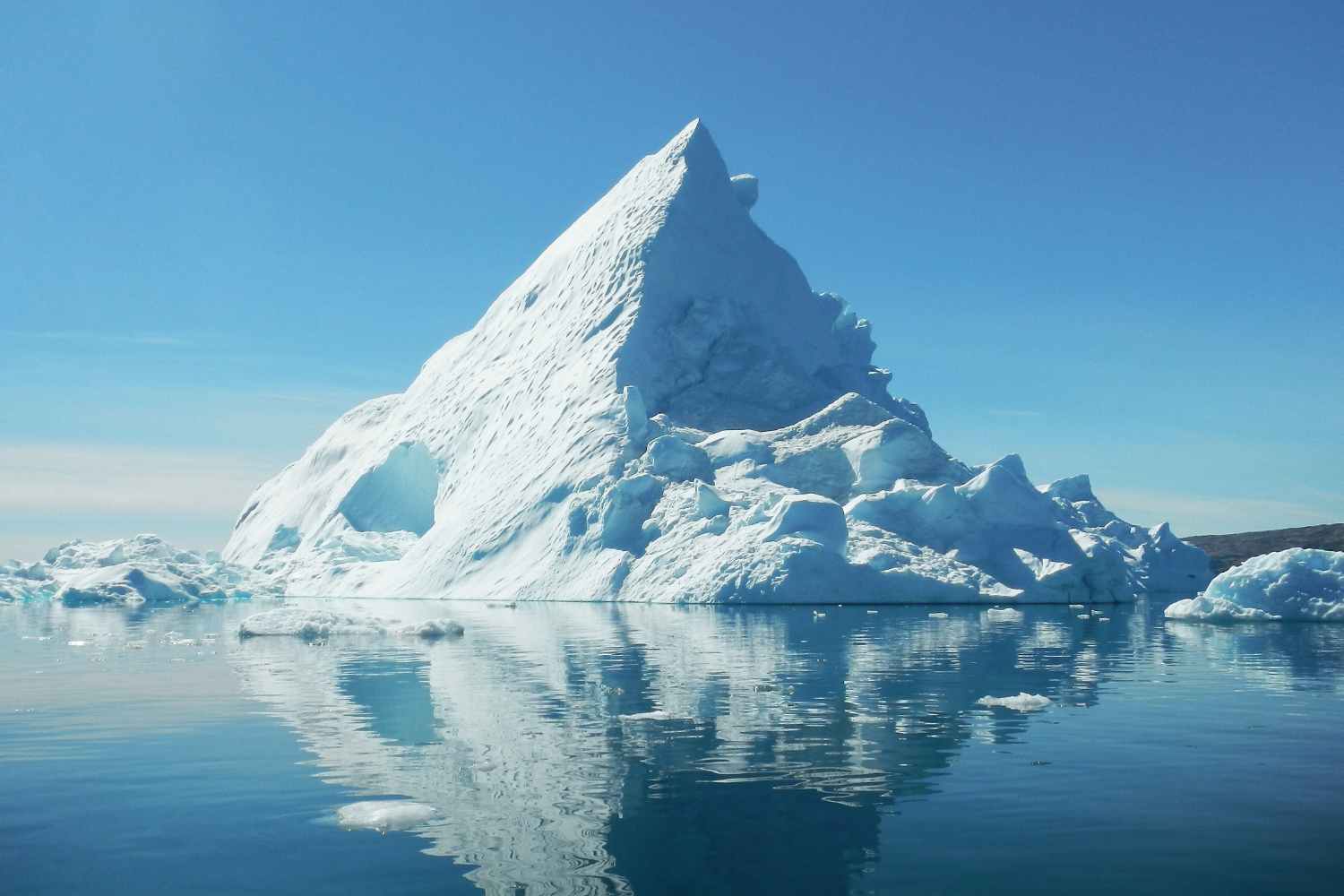 Floating mountains and oases in the mud: this is how the climate changes in the deepest Arctic