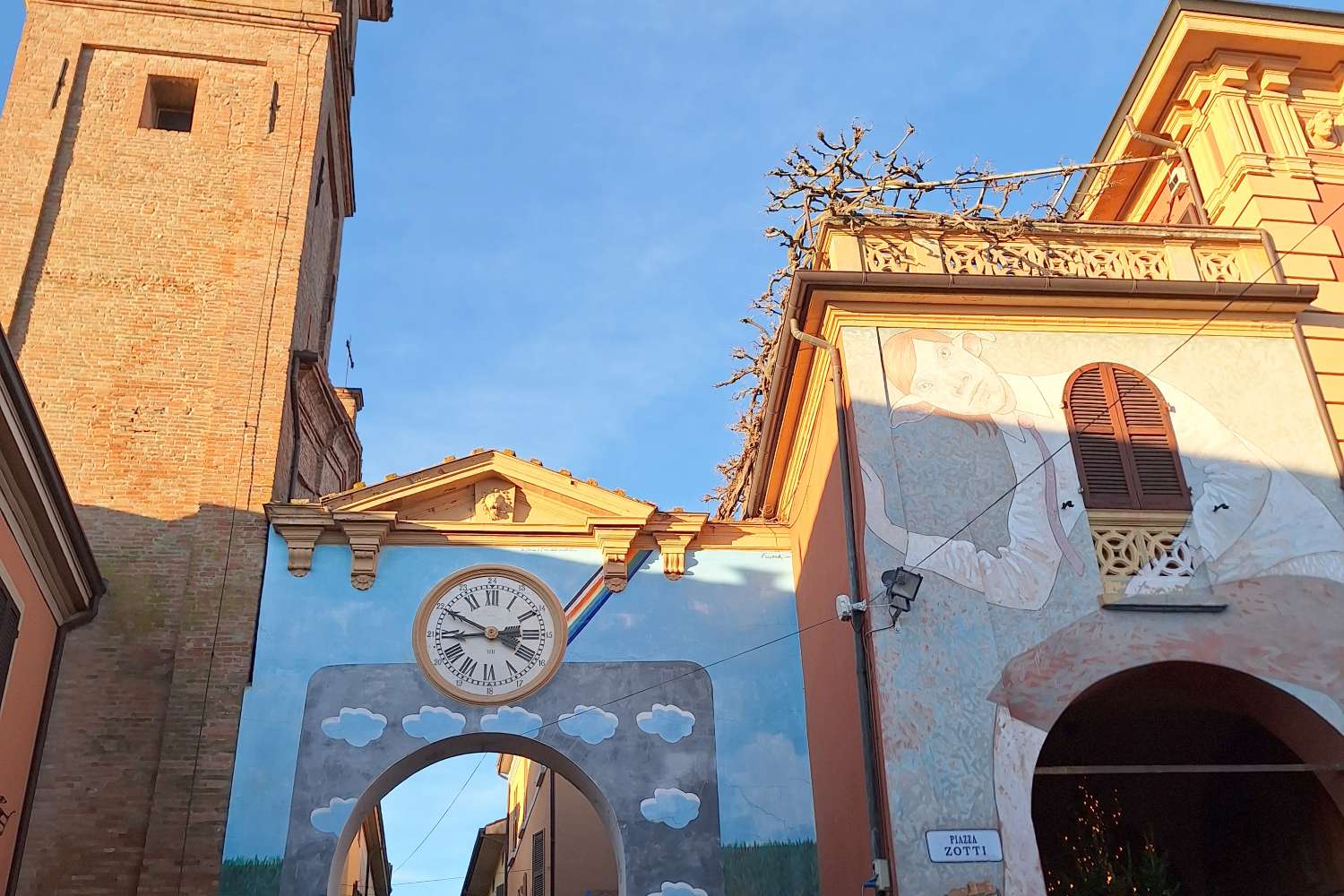 I'll take you with me to Dozza, the mural painted village a stone's throw from Imola (and with a magnificent view of the Emilian hills)