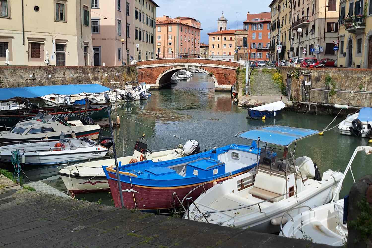 Do you know that there is a little Venice in this Tuscan city off the beaten track of mass tourism? Come with me to discover Livorno