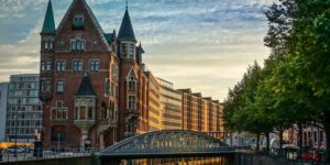 This is the city with the most bridges in the world, it has up to 2500 (and it’s not Venice)
