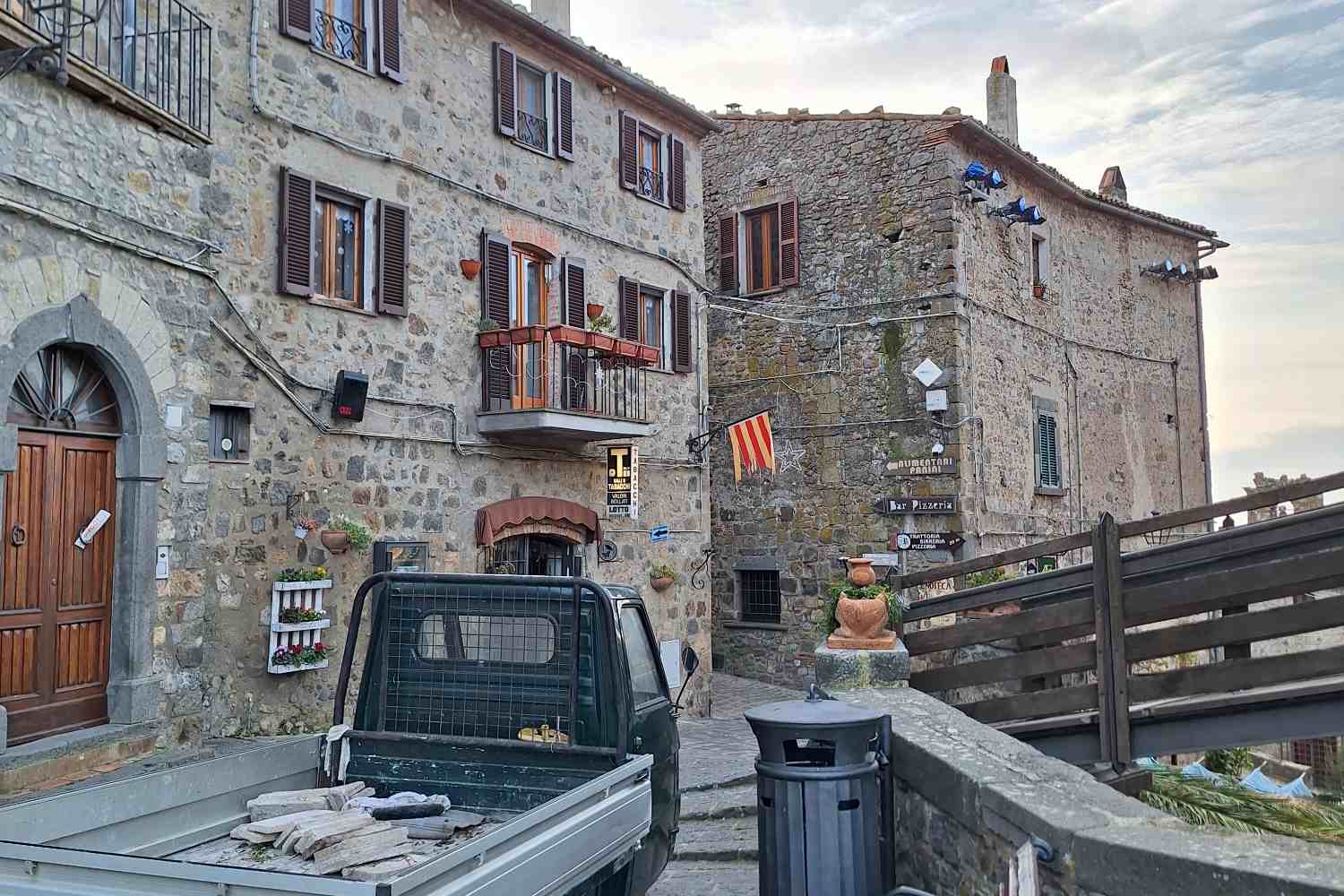I've been to Bolsena and I'll explain what to visit in the beautiful medieval jewel of Tuscia (on the other side of the lake)