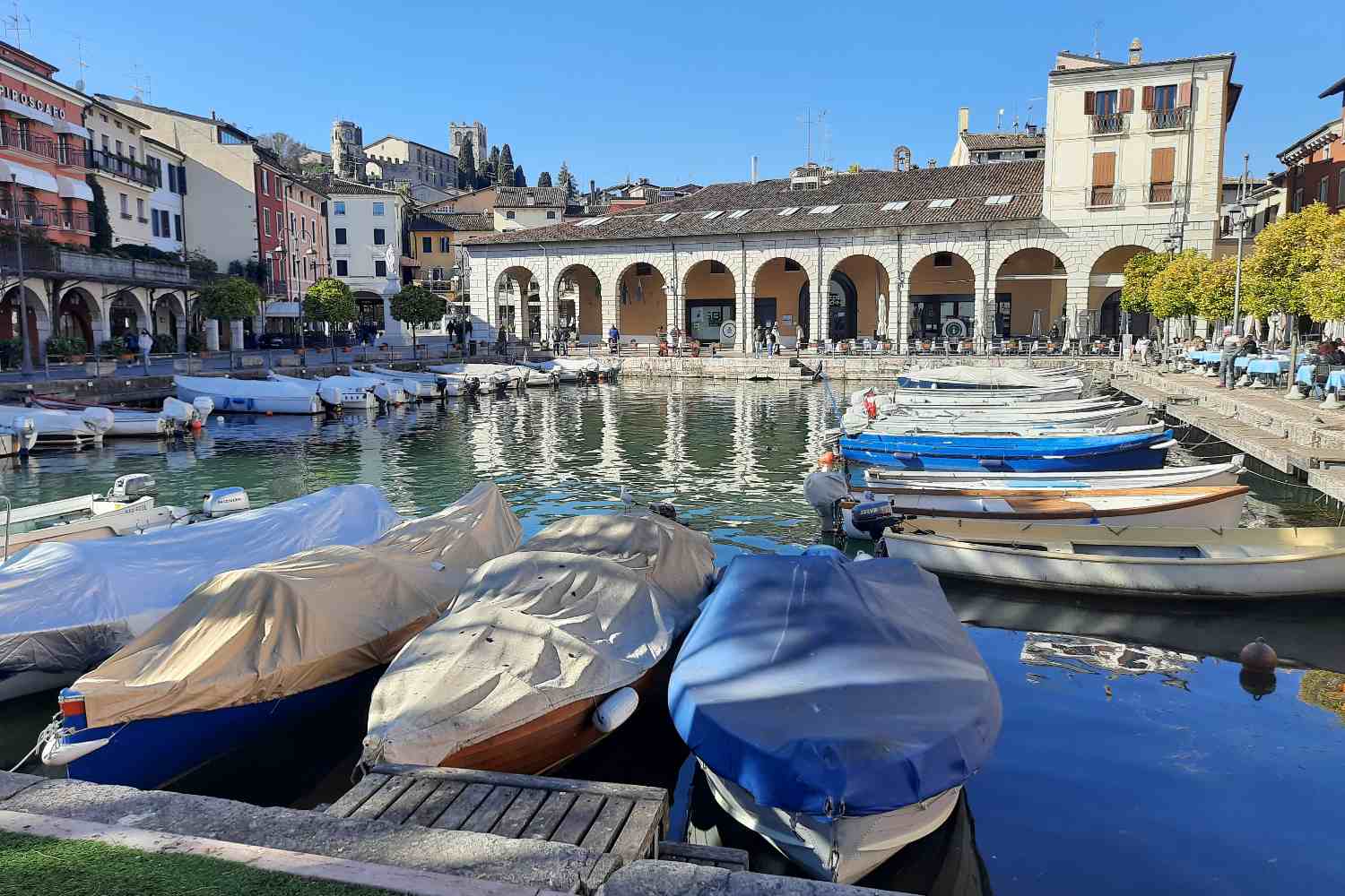 Not just Sirmione, I'll take you with me to the Lombardy shore of Lake Garda, to discover the wonderful Limoni Riviera