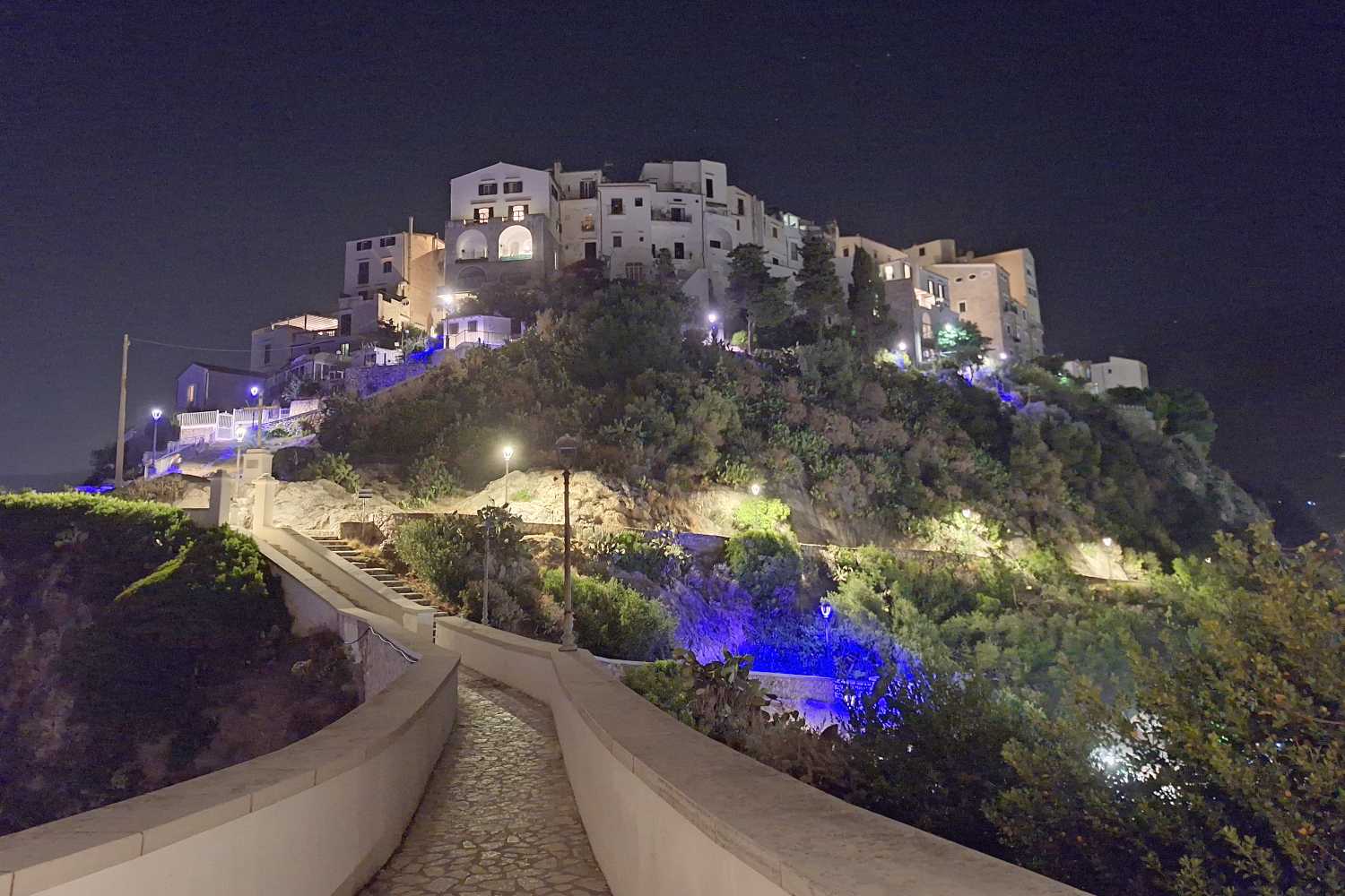 The two pearls of the Ulysses Riviera: what to see between the white enchantment of Sperlonga and the history of Gaeta