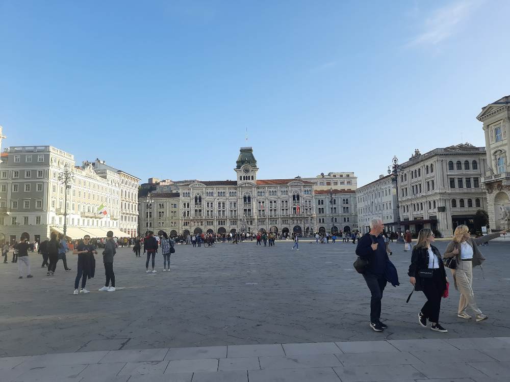 I'll take you to discover Trieste: things to see in one day (including the postcard sunset from Miramare Castle)
