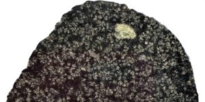 In the Sahara they found a meteorite that could come from a lost planet the size of the Moon