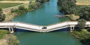 This bridge in Greece collapsed almost 3 years ago, but cars continue to pass over it as if nothing had happened