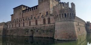 Fontanellato: I’ll take you with me to the splendid medieval village with the castle suspended in the water