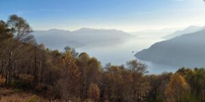 Are you looking for relief from the heat? Come with me to discover Lake Delio, among legends of submerged villages and breathtaking views