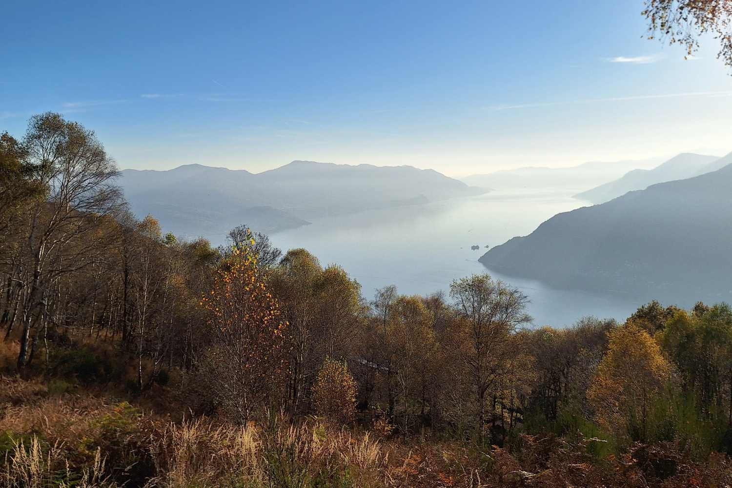 Are you looking for relief from the heat? Come with me to discover Lake Delio, among legends of submerged villages and breathtaking views
