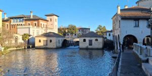 I’ll take you with me to Portogruaro, little Venice on the Lemene (between thirteenth-century mills and a crooked bell tower)