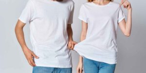 White t-shirts: 10 out of 16 don’t last long and are filled with dots, among the worst in the H&M and Mango test