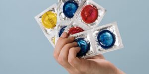 300 thousand condoms with holes and without safety certifications: huge recall in France (but they are also sold online)